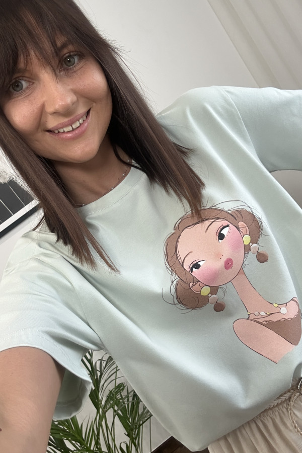 T-SHIRT MATCHA BRĄZOWA DZIEWCZYNA